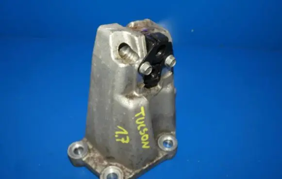 Hyundai Tucson TL Engine mounting bracket
