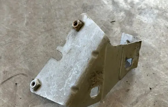 Renault Trafic III (X82) Fender mounting bracket 52045R