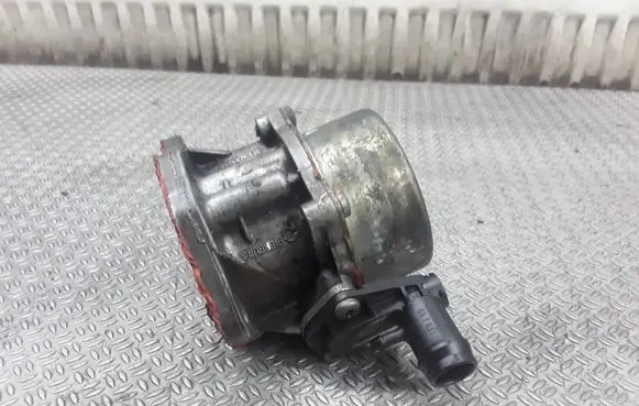 Renault Megane II Vacuum pump 53614800
