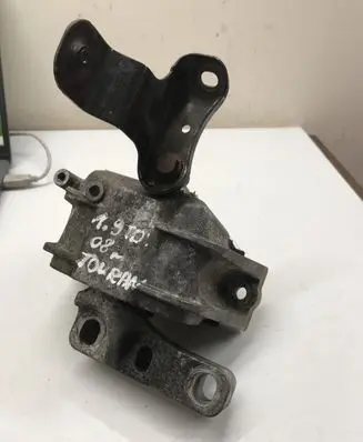 Volkswagen Touran I Engine mount bracket 1K0199262