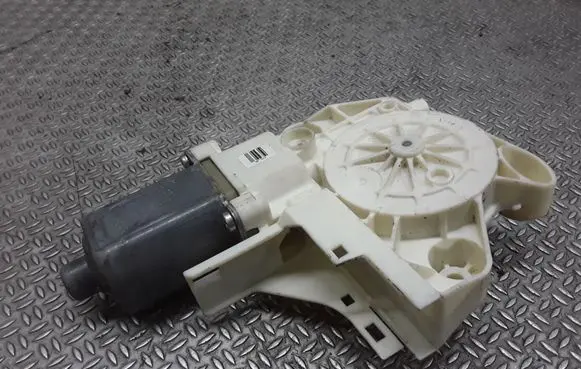 Ford Focus Front door window regulator motor 4M5T14A389 0130822217