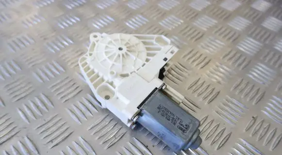 Audi Q3 8U Front door window regulator motor 8K0959801B