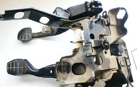 Volkswagen Golf III Clutch pedal