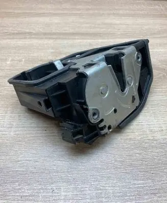 BMW 5 E60 E61 Front door lock 7167074 A046998 FRONTRIGHT