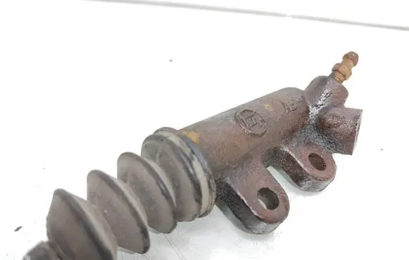 Toyota Avensis T250 Clutch slave cylinder 