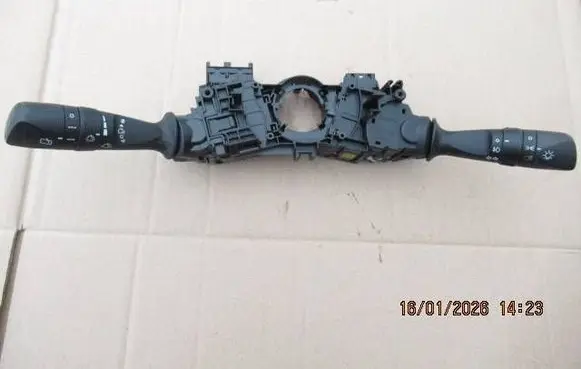 Toyota Aygo AB40 Wiper turn signal indicator stalk/switch 17F852