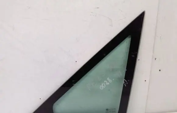 Peugeot 806 Front triangle window/glass 