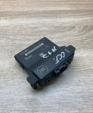 Volkswagen Golf V Gateway control module 1K0907530F 1K0907951