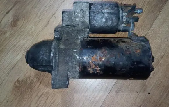 BMW 5 E39 Starter motor 1005821788