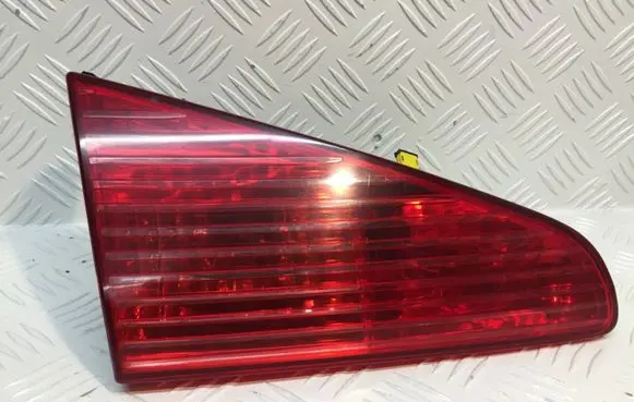 Peugeot 607 Tailgate rear/tail lights