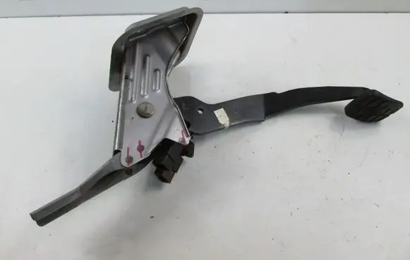 Nissan Almera Tino Pedal assembly 