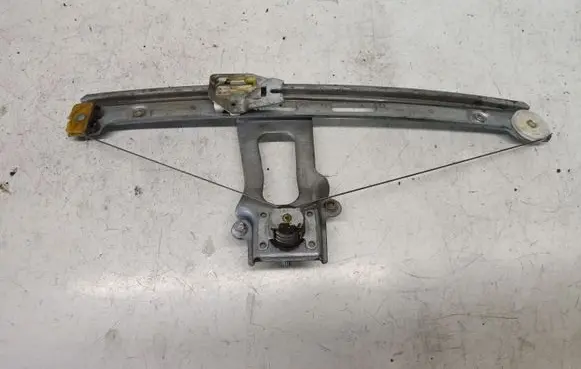 Rear door manual window regulator