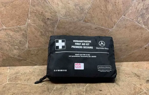Mercedes-Benz ML W164 First aid kit A1698600150