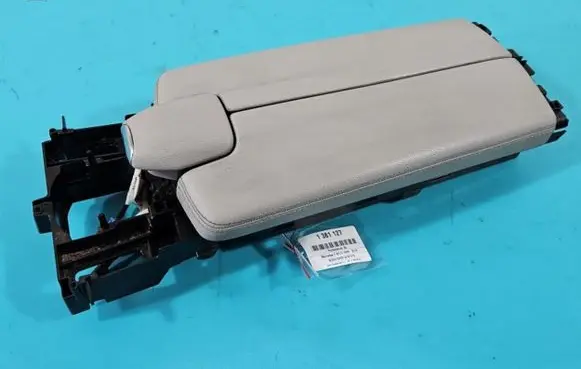 Mercedes-Benz E W212 Armrest 0005746037 IMPRK1381127