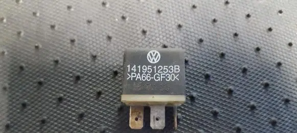Volkswagen Golf III Other relay 141951253B