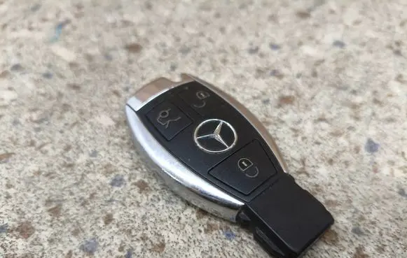 Mercedes-Benz C W205 Ignition key/card 2011DJ1121 ESD1105215C
