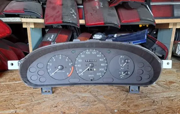 Mazda 323 Speedometer (instrument cluster) BE6M