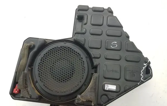 Chrysler Voyager Subwoofer speaker 05107087AE 2027490055AD