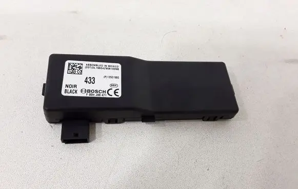 Opel Insignia A Door central lock control unit/module 13501980