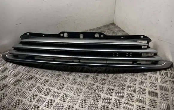 Mini One - Cooper Coupe R56 Front bumper upper radiator grill 2751291 7317264