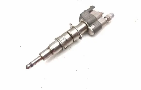 BMW 3 E90 E91 Fuel injector 7589048 758904811