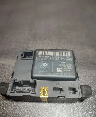 Mercedes-Benz Sprinter W906 Door control unit/module A906820402608