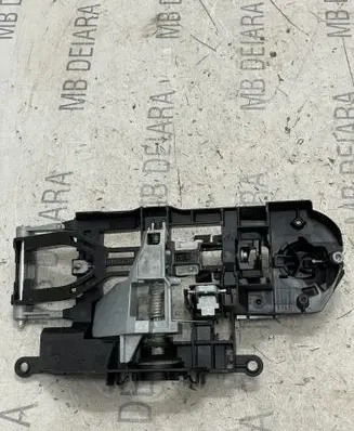 Rear door exterior handle/bracket