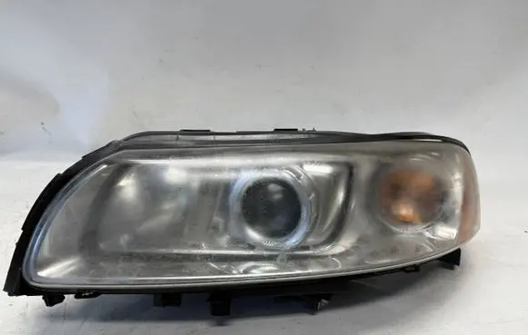 Volvo XC70 Headlight/headlamp 31111180