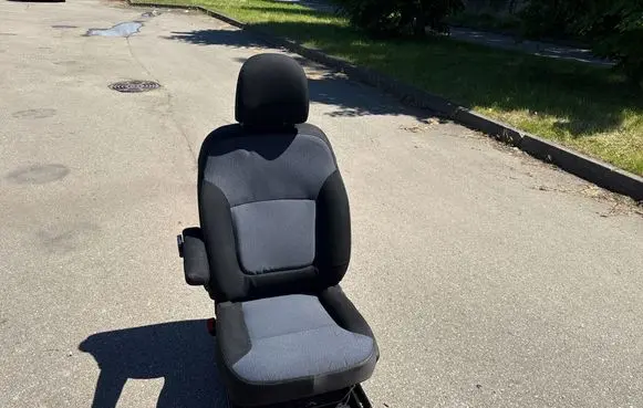 Opel Vivaro Front driver seat