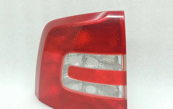 Skoda Octavia Mk2 (1Z) Rear/tail lights 1Z9945095 1Z9945111B