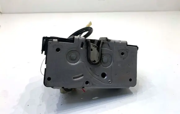 Opel Corsa E Front door lock 13431840
