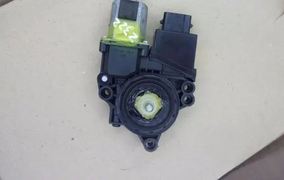 KIA Ceed Front door window regulator motor 82460A2010 Z322