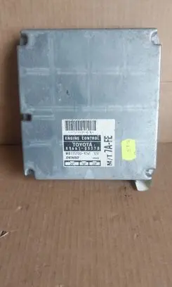 Toyota Avensis T220 Engine control unit/module 8966105370 MB1757009361