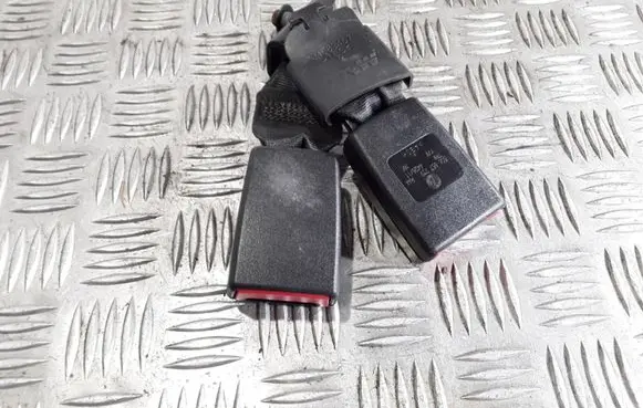 Volkswagen Jetta VI Rear seatbelt buckle 5C6857739