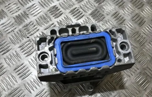 Skoda Octavia Mk2 (1Z) Engine mount bracket 1k0199262