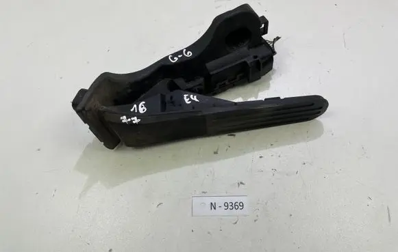 Volkswagen Golf VI Accelerator throttle pedal 1K721503AA