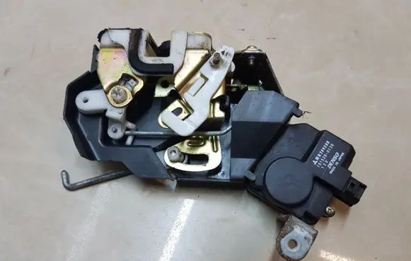 Mitsubishi Pajero Rear door lock MR349288