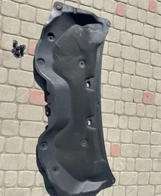 Engine bonnet/hood sound/heat insulation