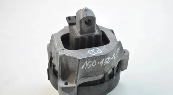 BMW 7 G11 G12 Engine mount bracket 6860492