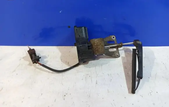 Saab 95 - 96 Headlight wiper arm set 4560694