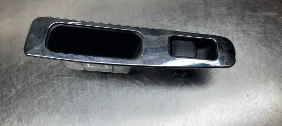 Nissan Qashqai Electric window control switch