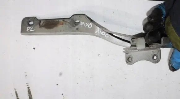 Nissan Atleon Engine bonnet/hood hinges 654010W00A