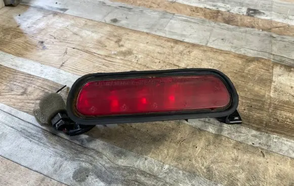 Third/center stoplight
