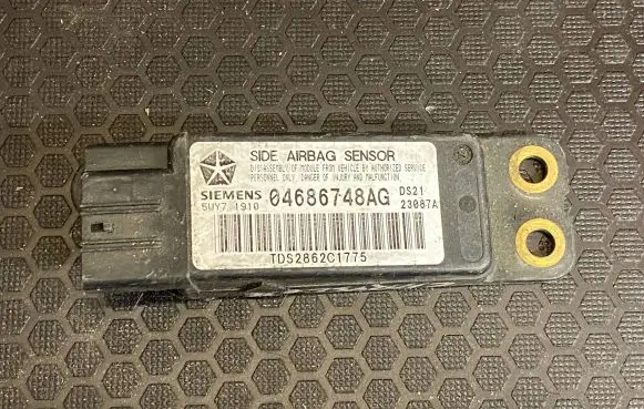Chrysler Grand Voyager IV Airbag deployment crash/impact sensor 04686748AG