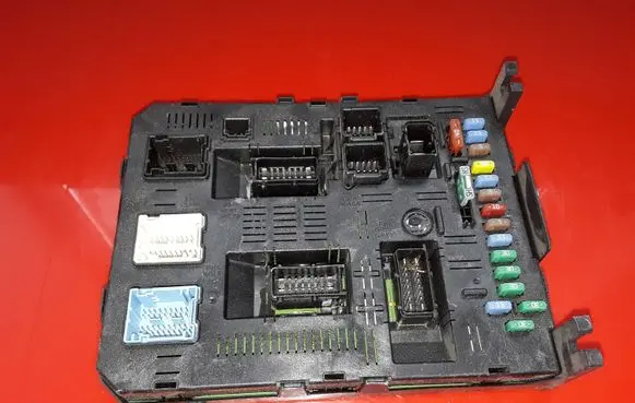Citroen C4 Grand Picasso Fuse module 9663510180 204H0101071206