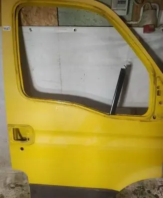 Iveco Daily 30.8 - 9 Front door geltonos