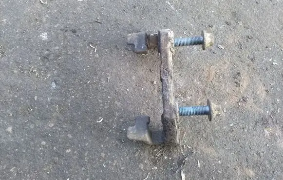Opel Vectra C Brake caliper pad carrier rear 