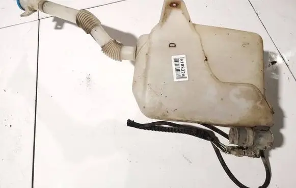 Windshield washer fluid reservoir/tank