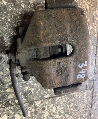 Volkswagen PASSAT B6 Front brake caliper
