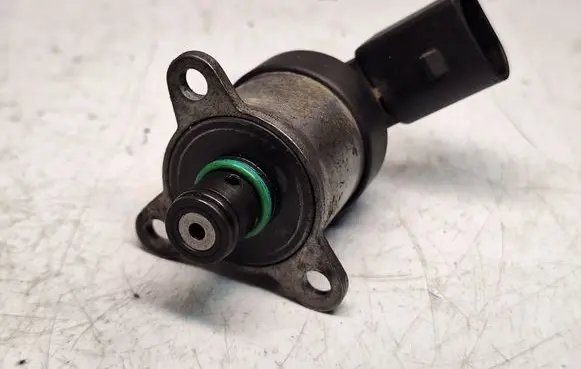 BMW 1 E81 E87 Fuel pressure sensor 0928400560 13517787186